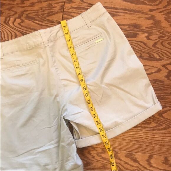 New York & Co Khaki Shorts: The Perfect Addition to Your Summer Wardrobe Sz 18 - Picture 6 of 10